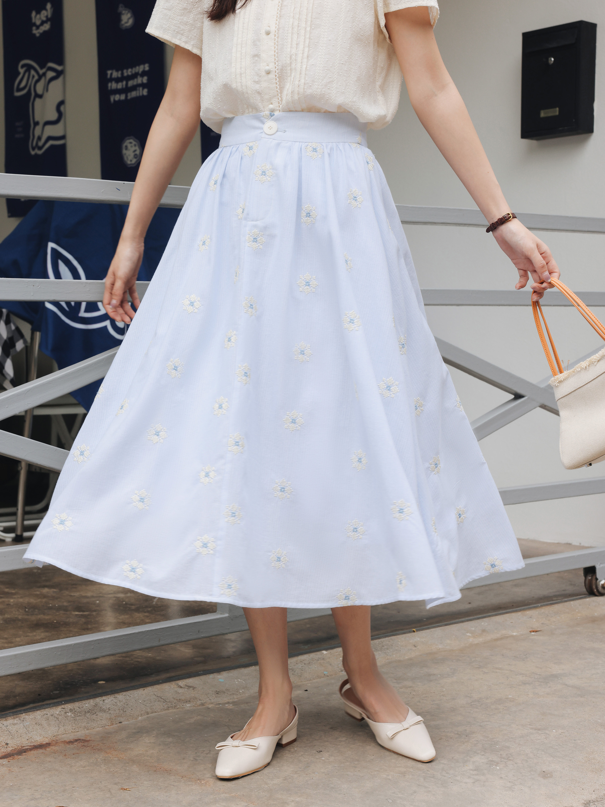 Vintage White Shirt Floral Emb - Midi Skirt Floral recensione e prezzo